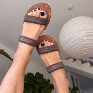 Free People New laidback London Silver hand beaded Tan Sandal pool party 🌈 🌸